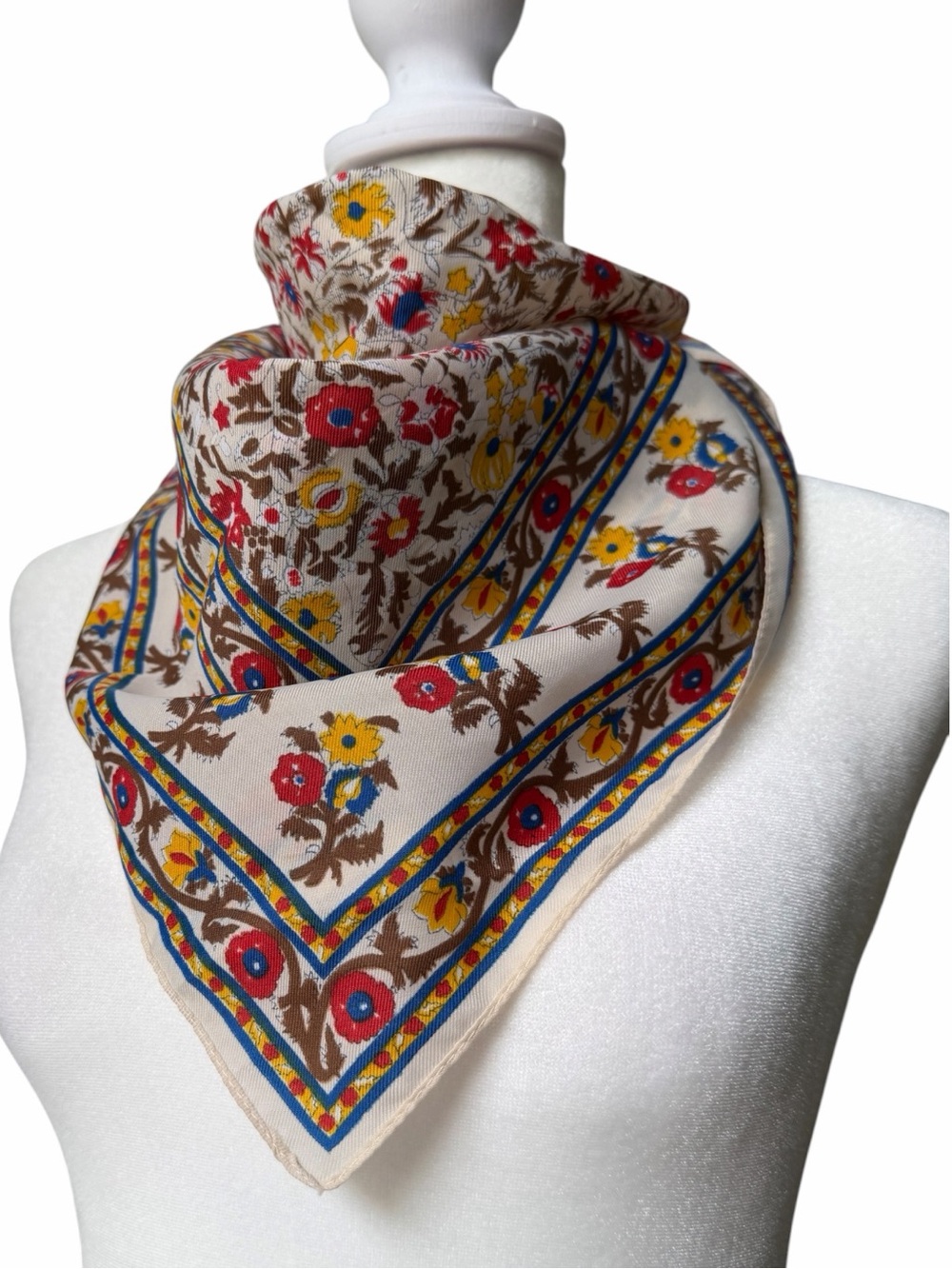 🌼Morsly Floral Printed Beige Scarf. Made in Italy, 26 x 26, 100% Polyester - Picture 4 of 12